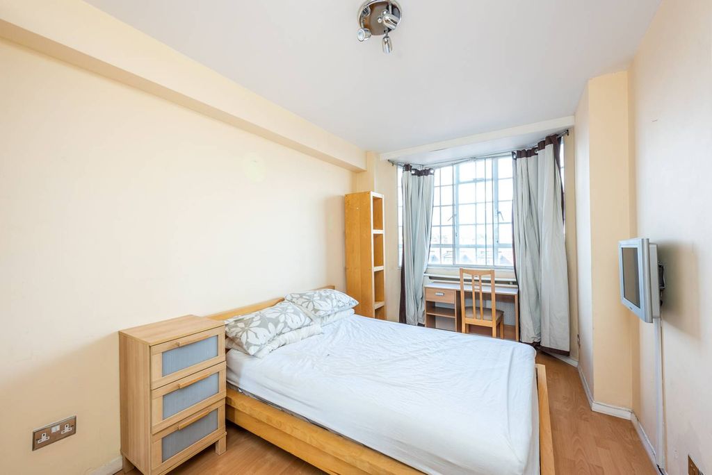 Property photo 1 of 8