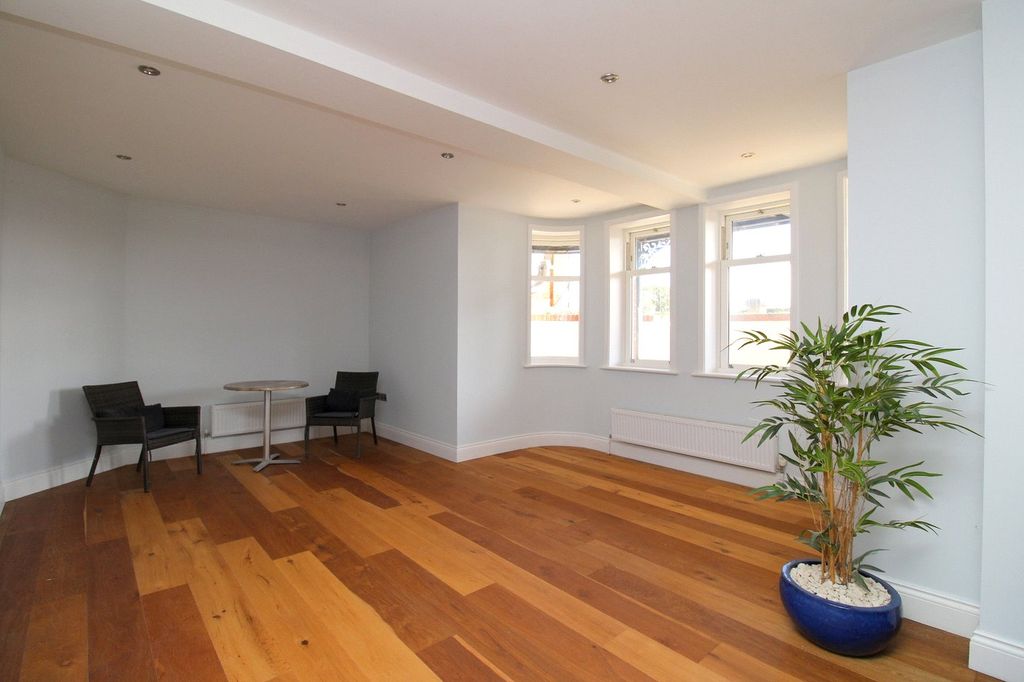 Property photo 2 of 13 Picture 2