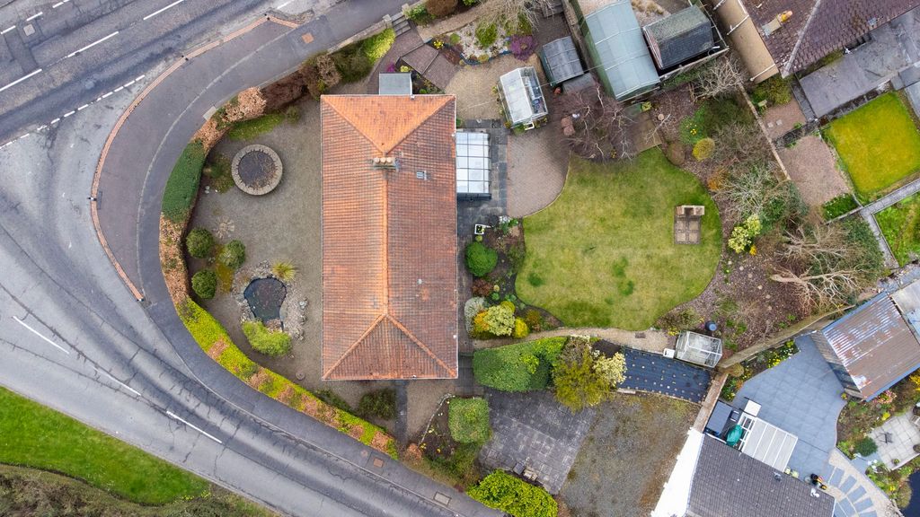 Property photo 2 of 34