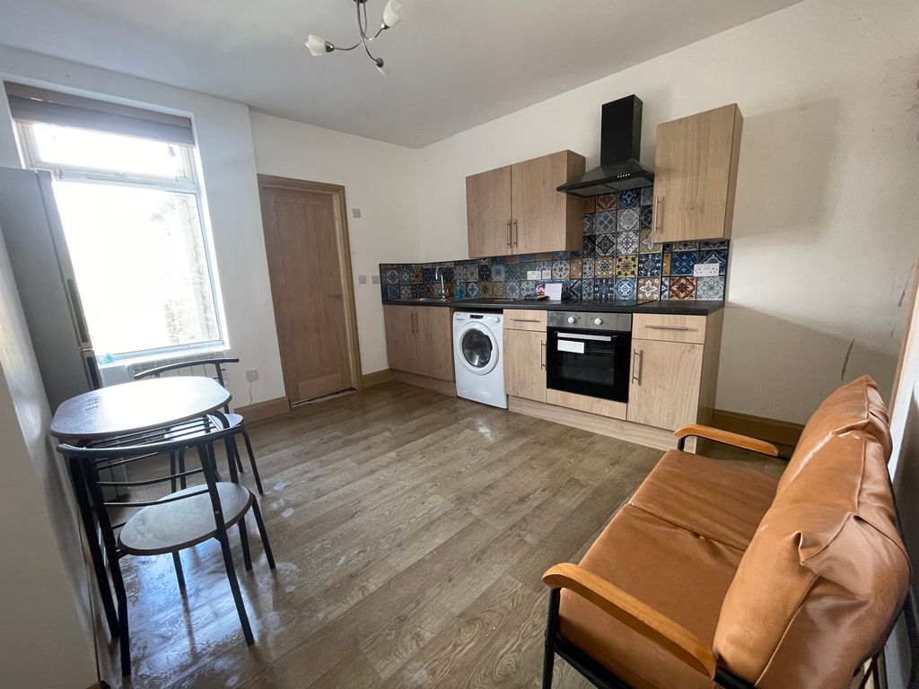 Property photo 1 of 3 Kitchen/Living