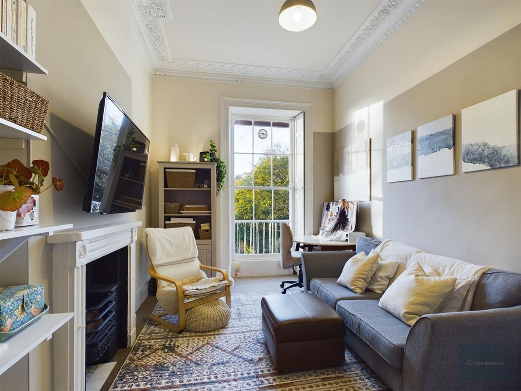 Property photo 2 of 6 Reception