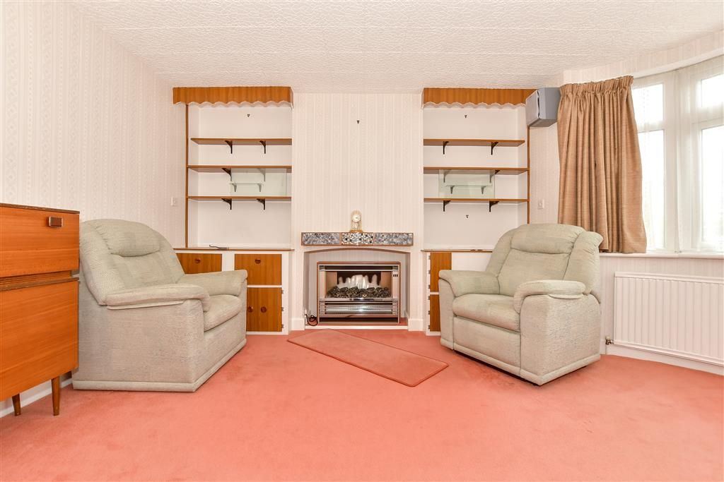 Property photo 2 of 10 Lounge