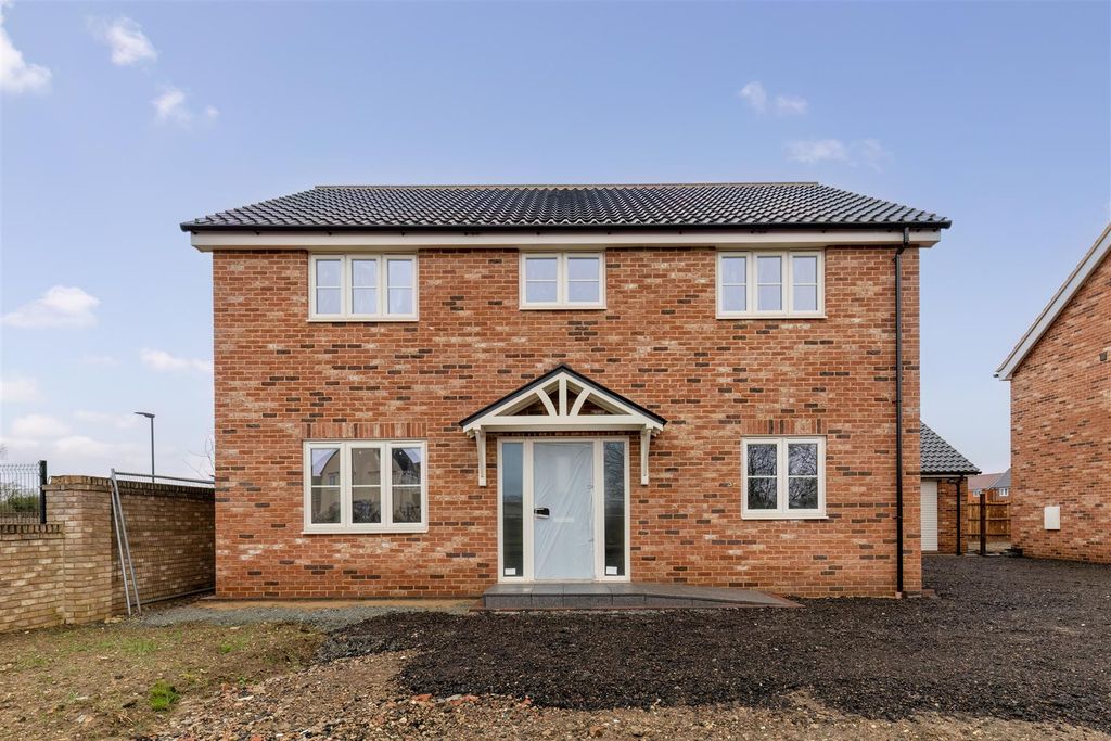 Property photo 1 of 18 Front Aspect