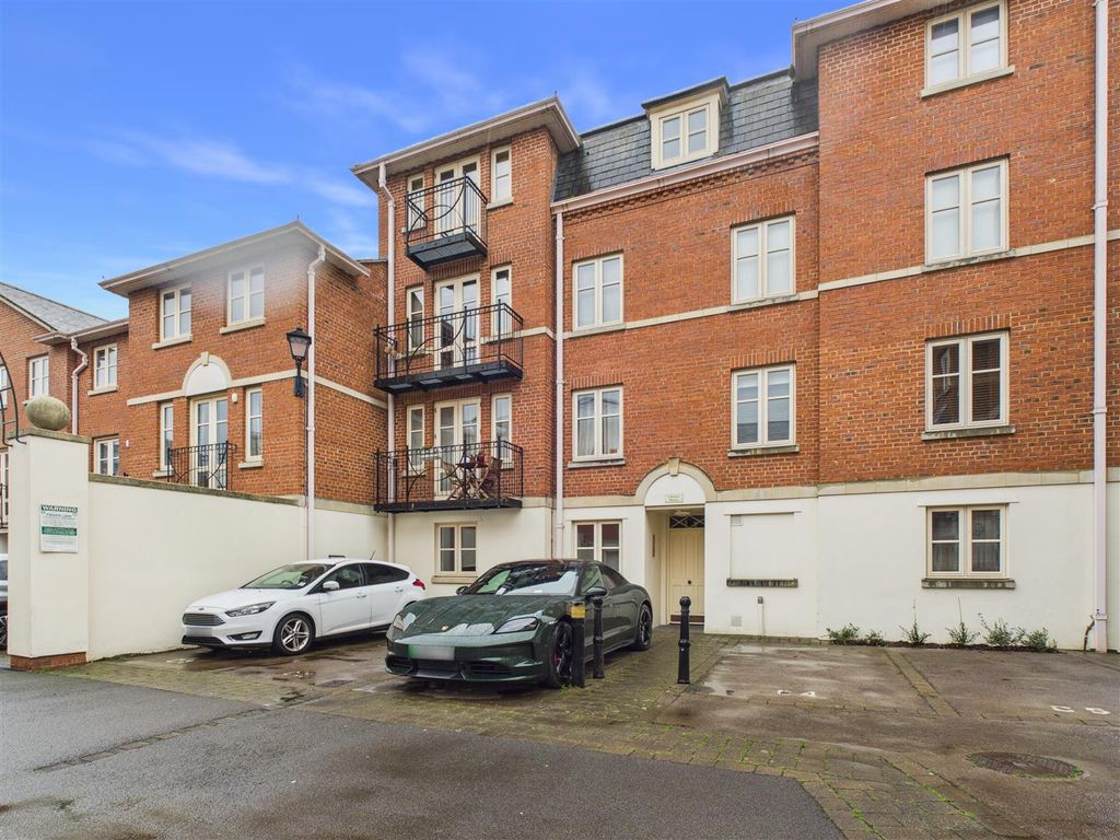 Property photo 1 of 8 External.Jpg