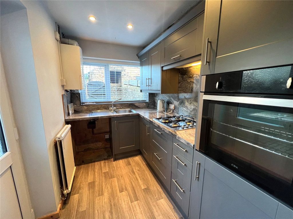 Property photo 2 of 12 Modern Kitchen