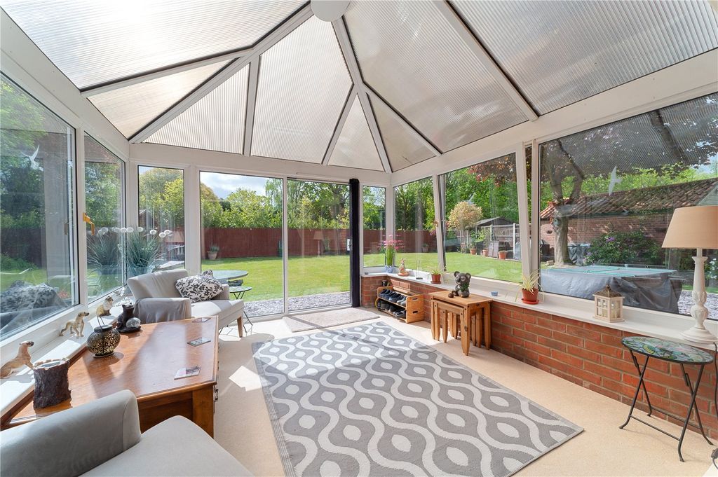 Property photo 3 of 19 Conservatory