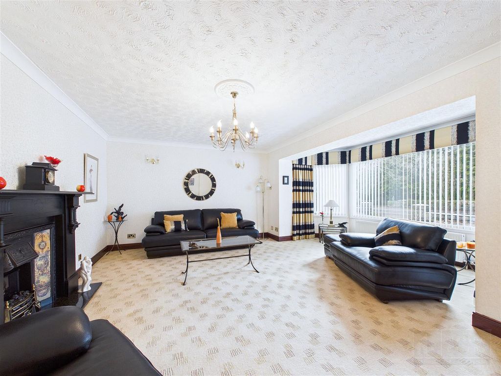 Property photo 3 of 27 Sitting Room