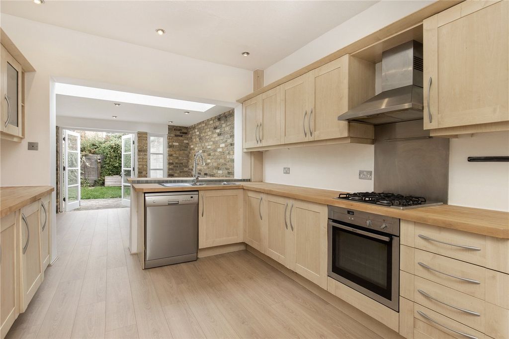 Property photo 3 of 11 Picture No. 29