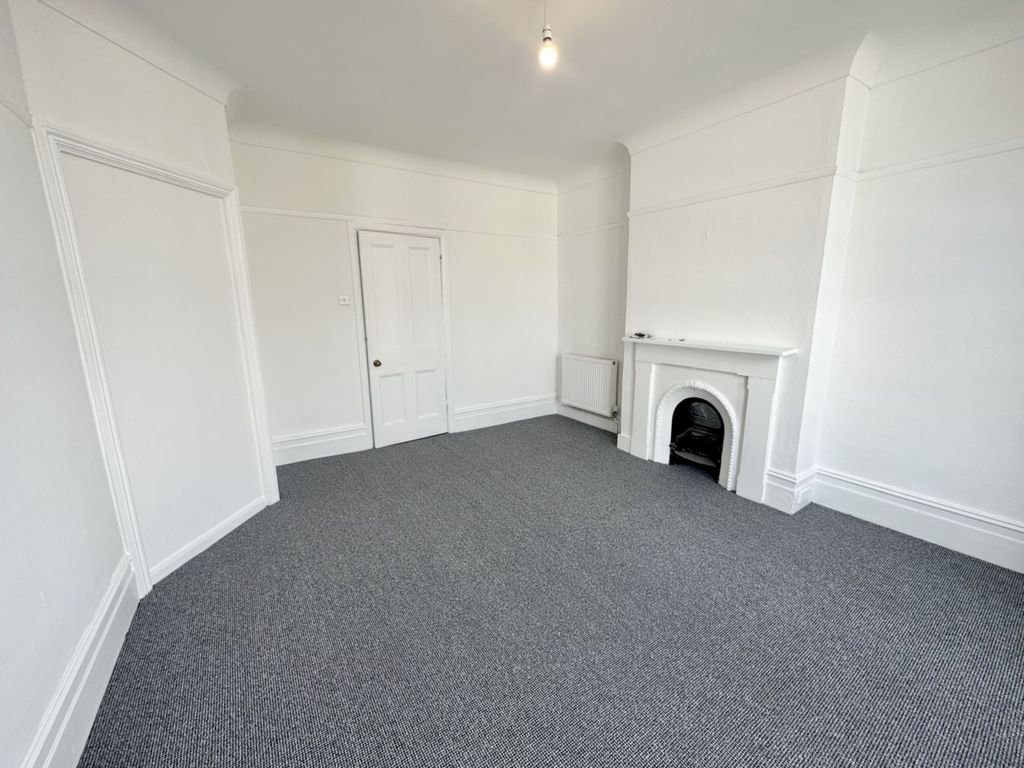 Property photo 2 of 9 Photo 4