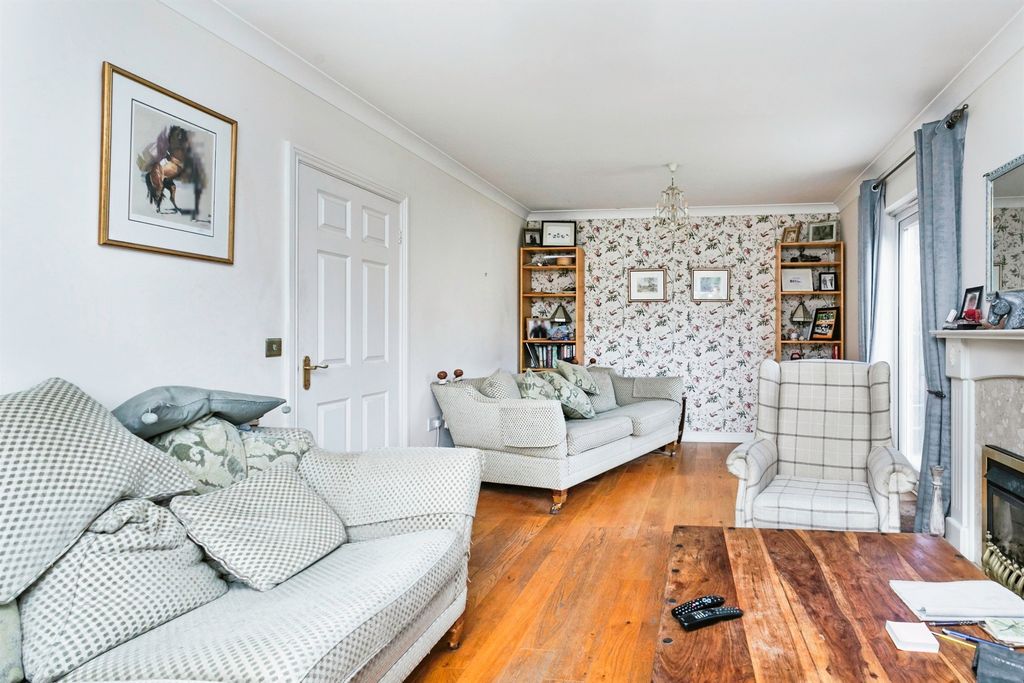 Property photo 2 of 17