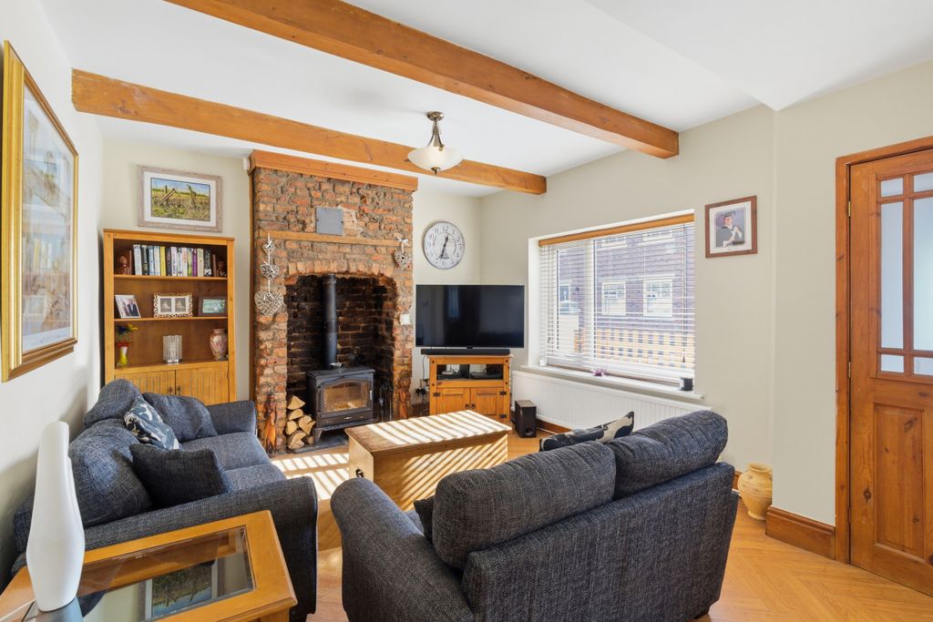 Property photo 2 of 12 Lounge