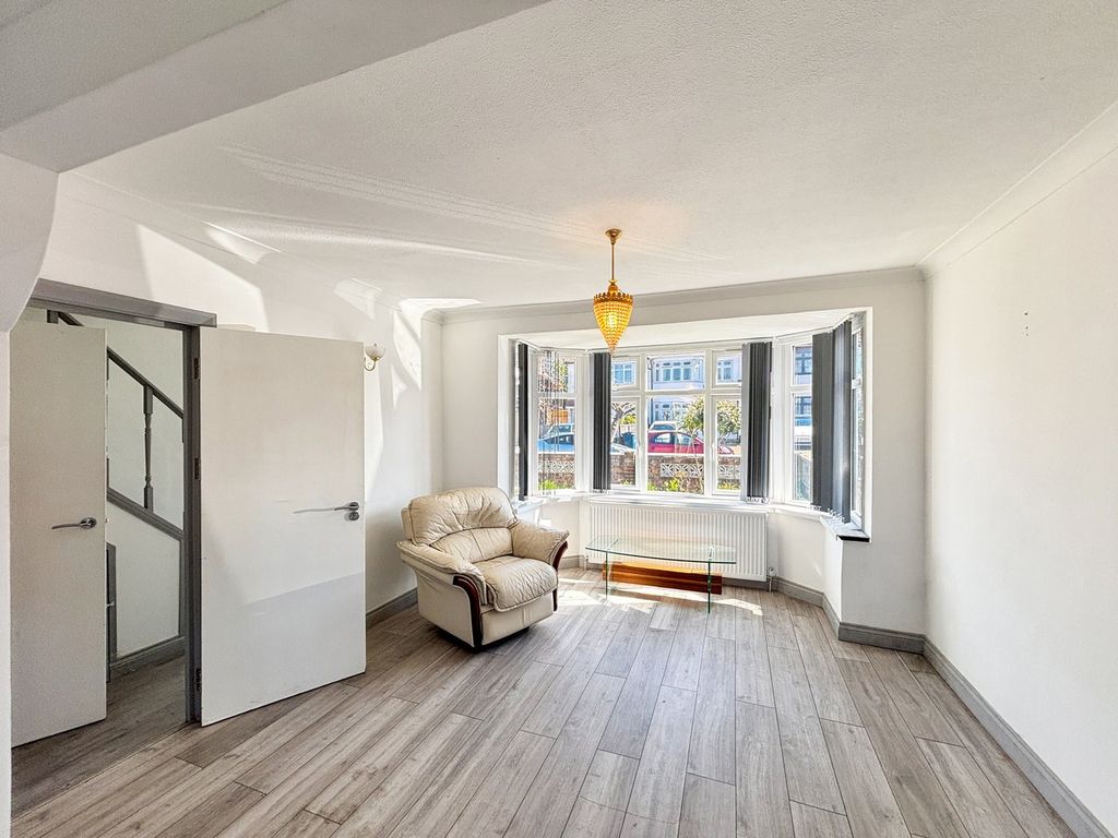 Property photo 2 of 23