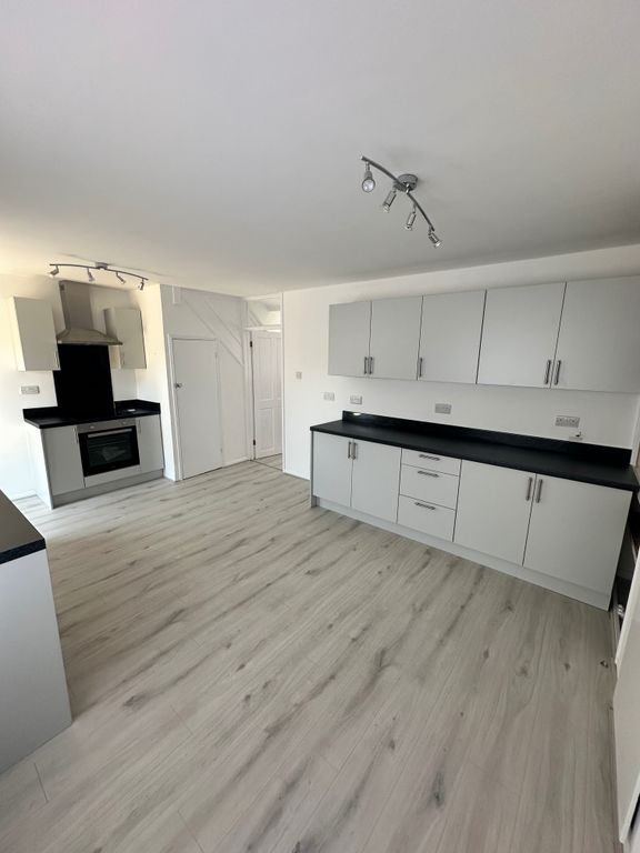 Property photo 1 of 10 Cover