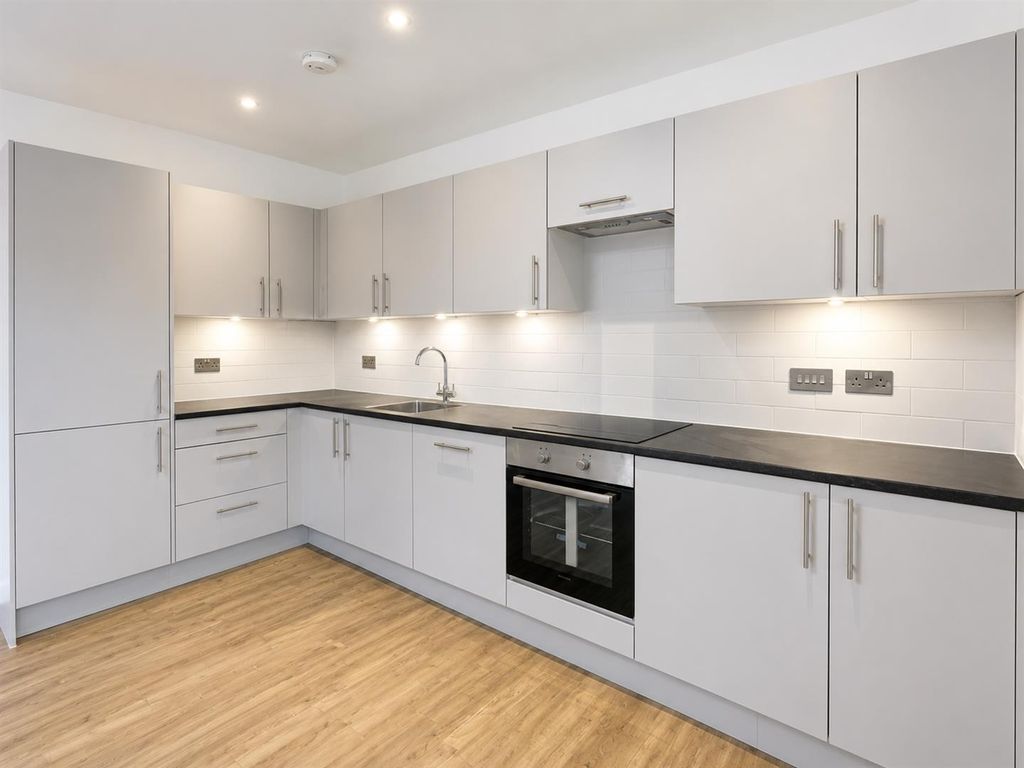 Property photo 2 of 9 8De0F74c-c69E-4526-8d8c-00Ff0A675318.Png