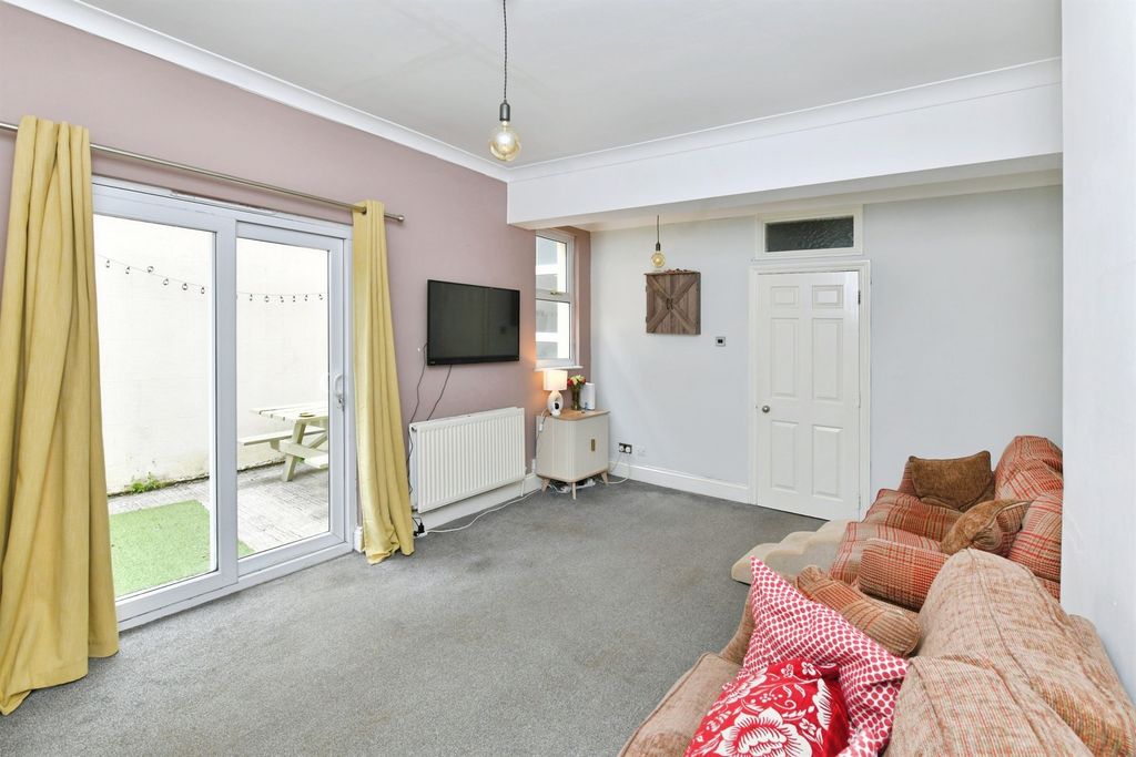 Property photo 3 of 19