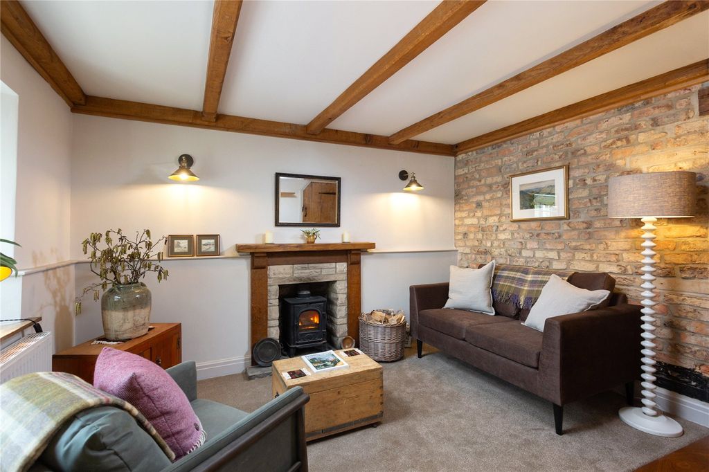 Property photo 2 of 15 Sitting Room