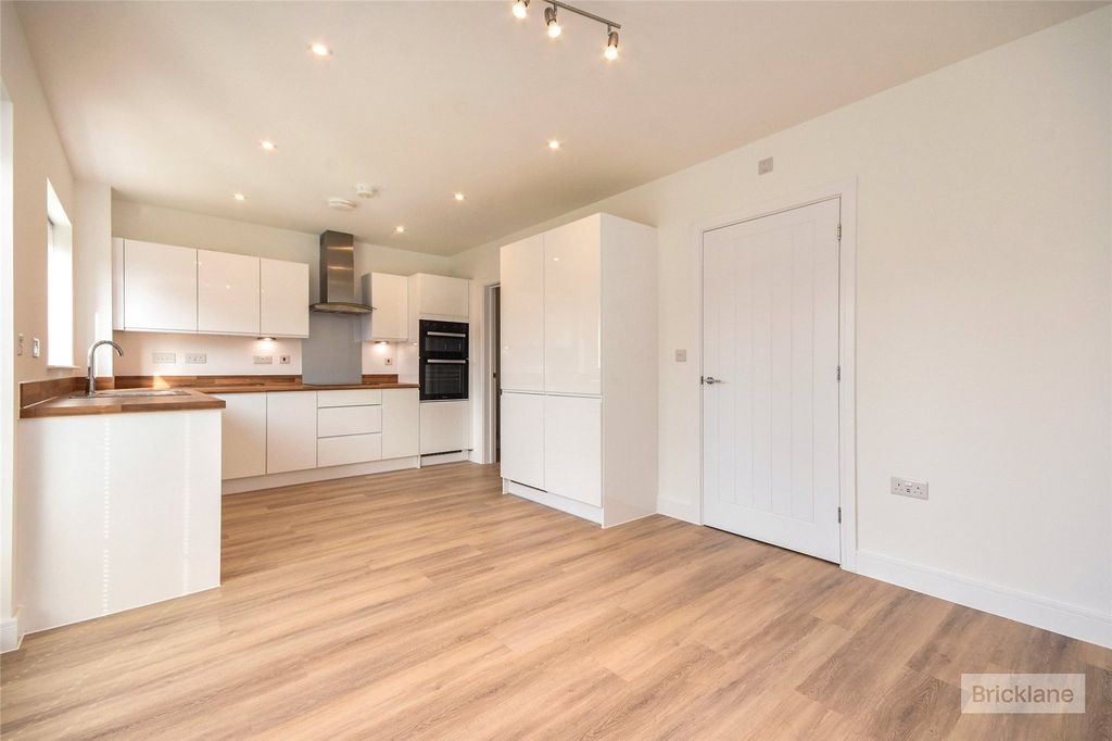 Property photo 2 of 11 Picture No. 03
