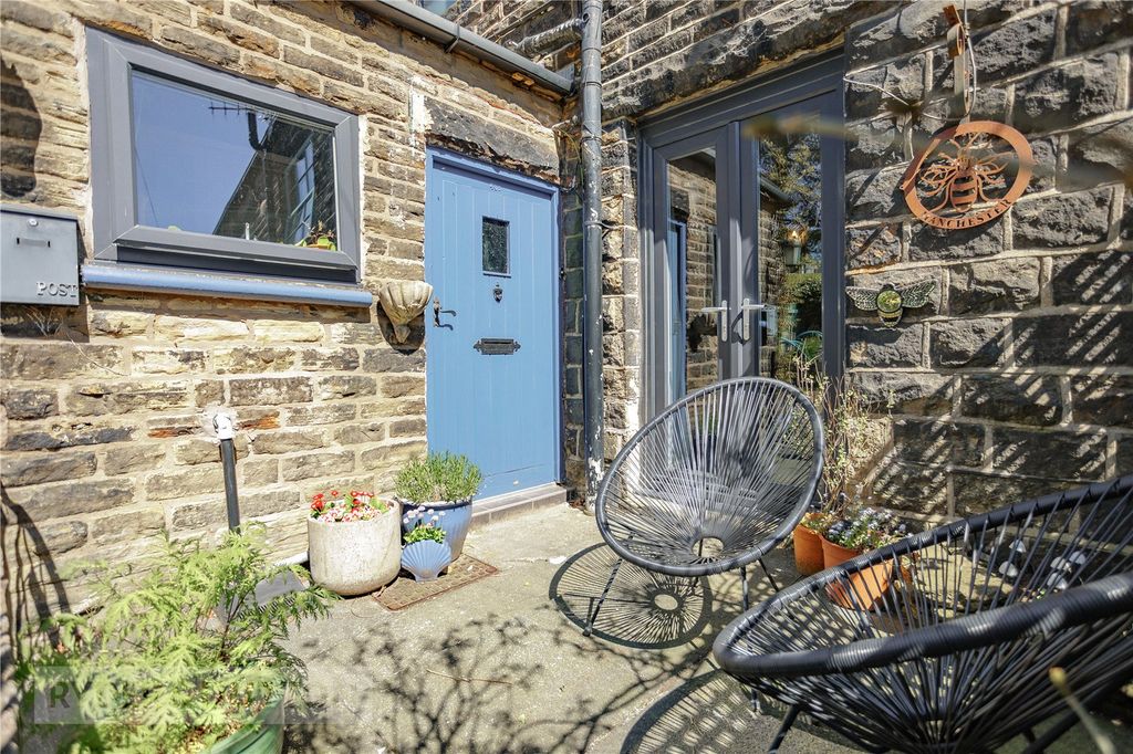Property photo 1 of 14 Patio Garden