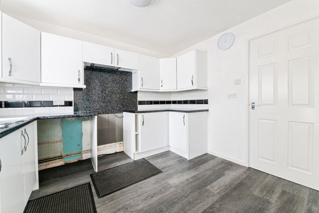 Property photo 3 of 16 Photo