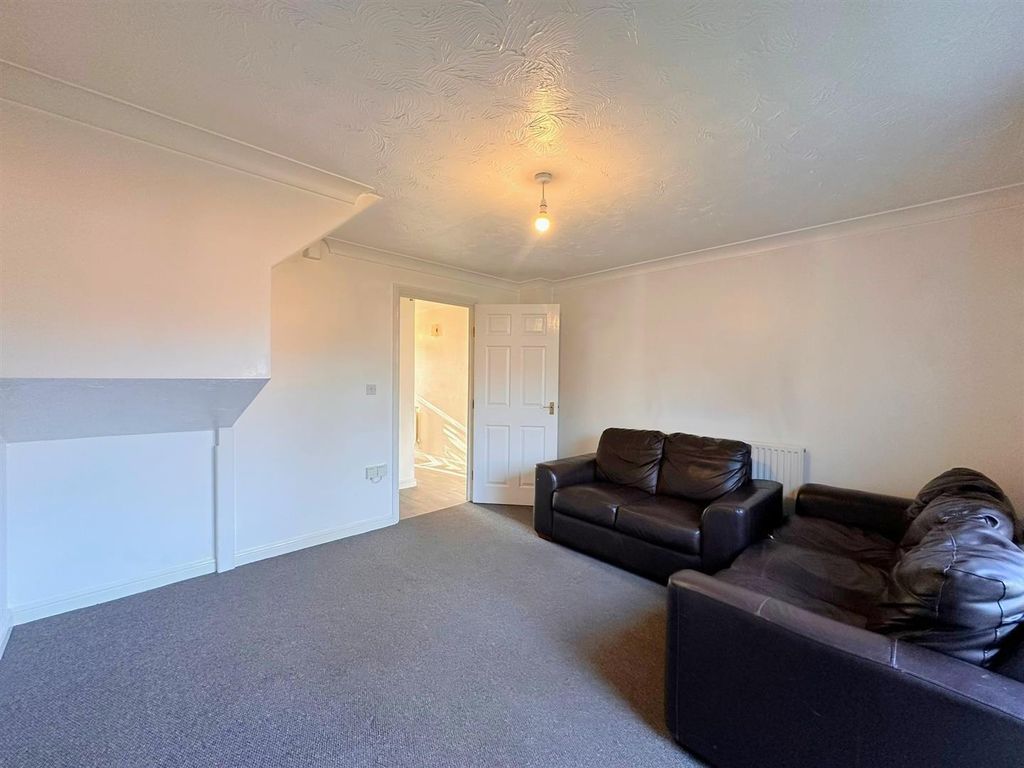 Property photo 2 of 12 Lounge