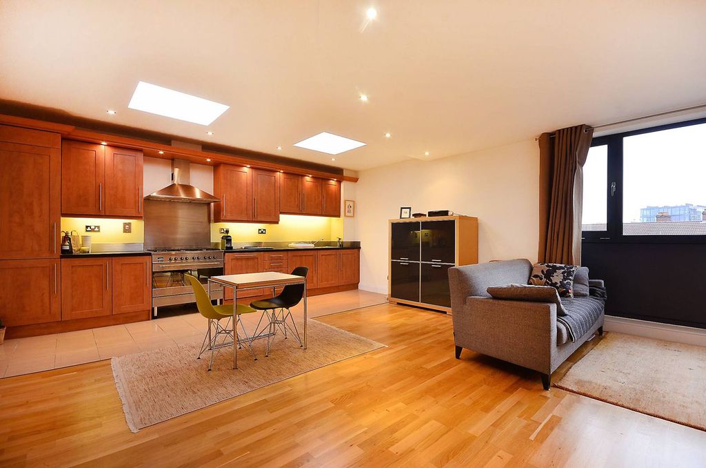 Property photo 1 of 6