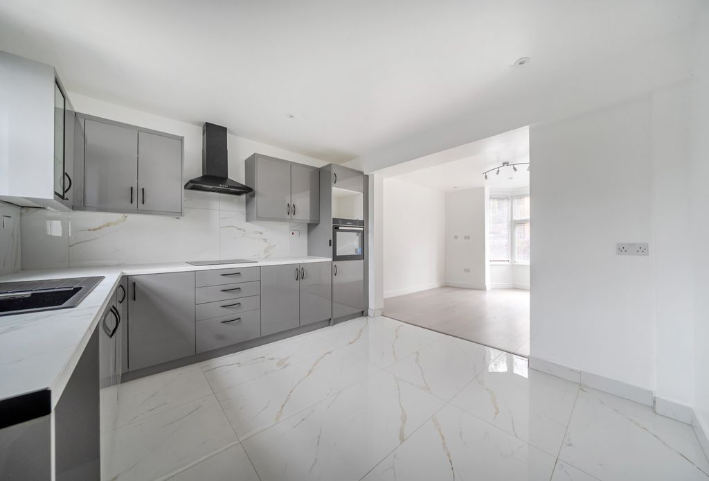 Property photo 3 of 20 1400305-9-69661c9...