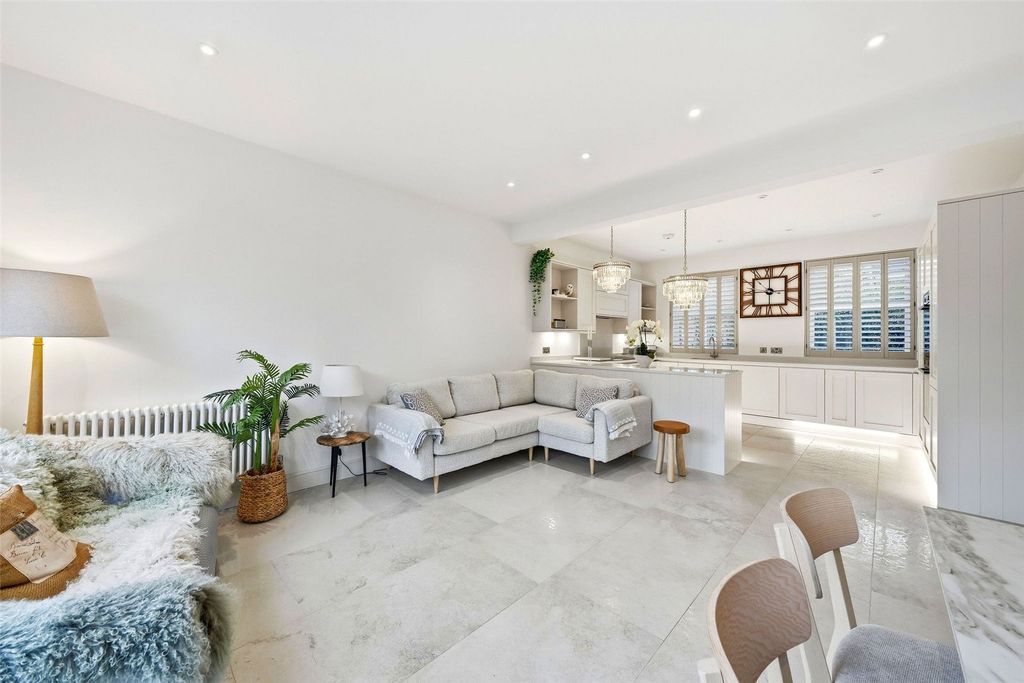 Property photo 3 of 22 Living/Kitchen