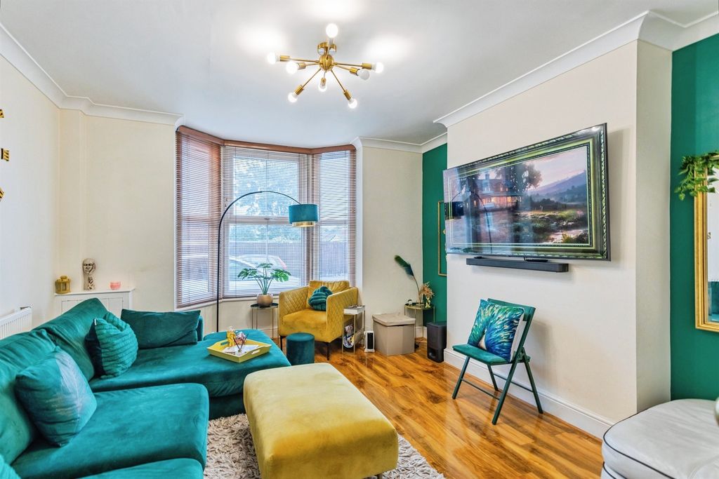 Property photo 2 of 12