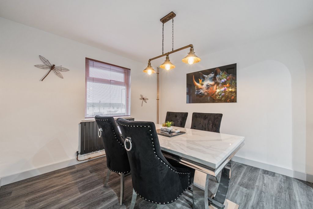 Property photo 3 of 16 1375352-15-690A6A49d23Ae