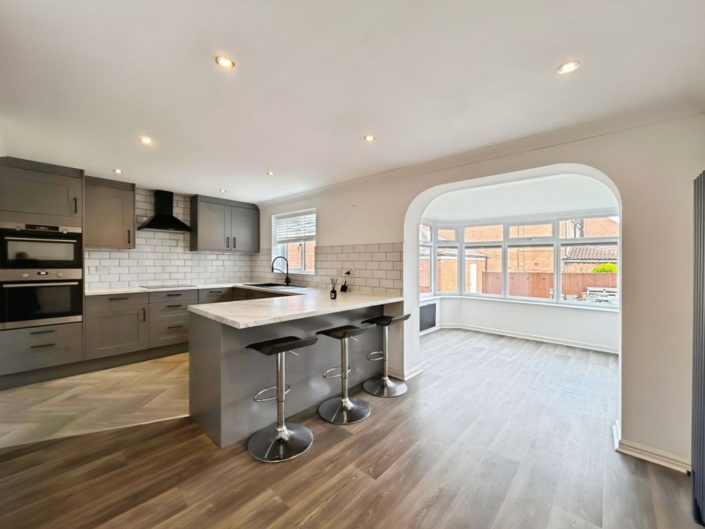 Property photo 3 of 30 Pbox-Kitchen-323106.Jpg