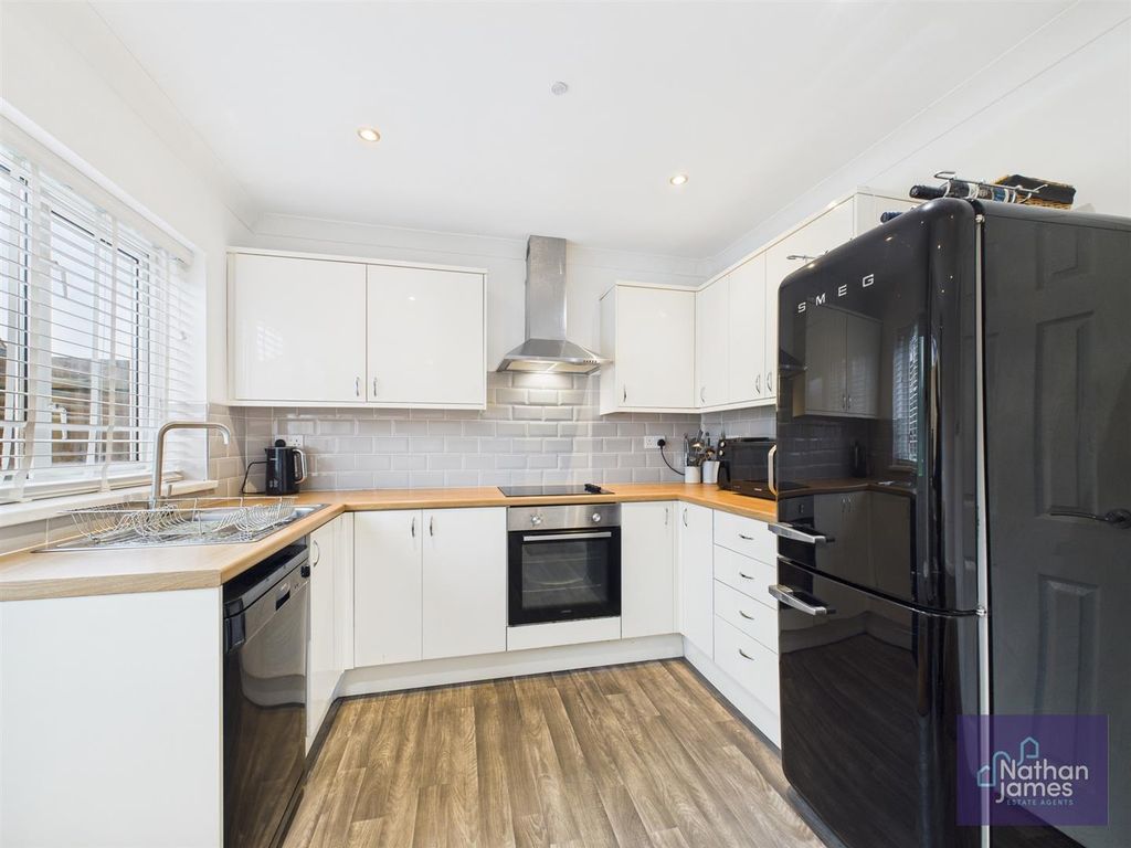 Property photo 3 of 17 Kitchen/Dining