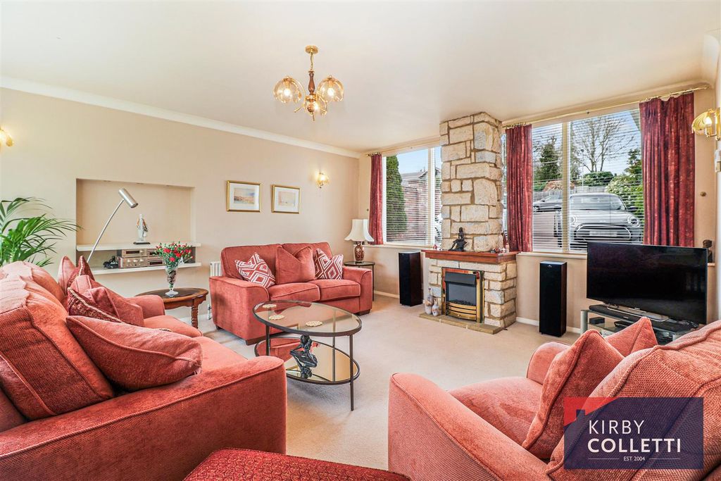 Property photo 2 of 29 Lounge/Dining Room