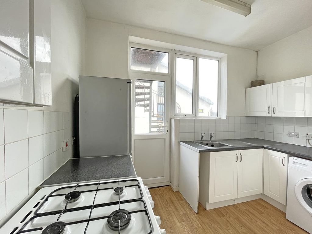 Property photo 3 of 7 Greenbank Avenue 20 Gff - Kitchen.Jpg