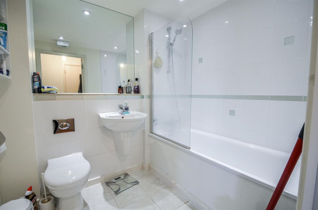 Property photo 1 of 6 Bathroom.Jpg