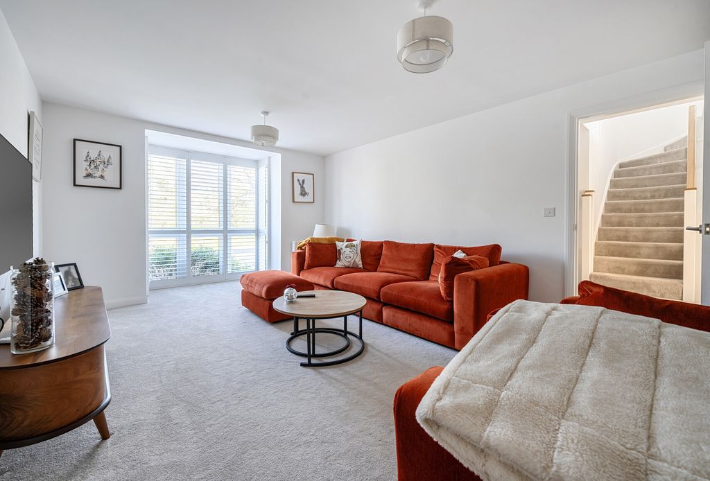 Property photo 2 of 23 Lounge