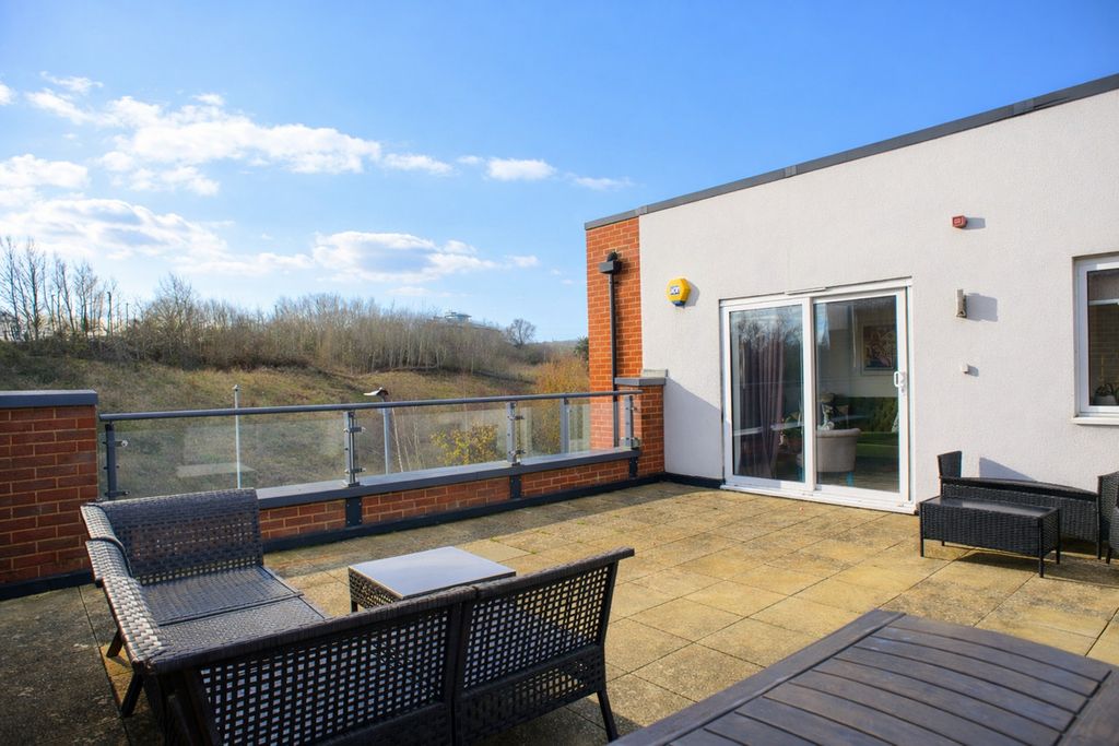 Property photo 2 of 20