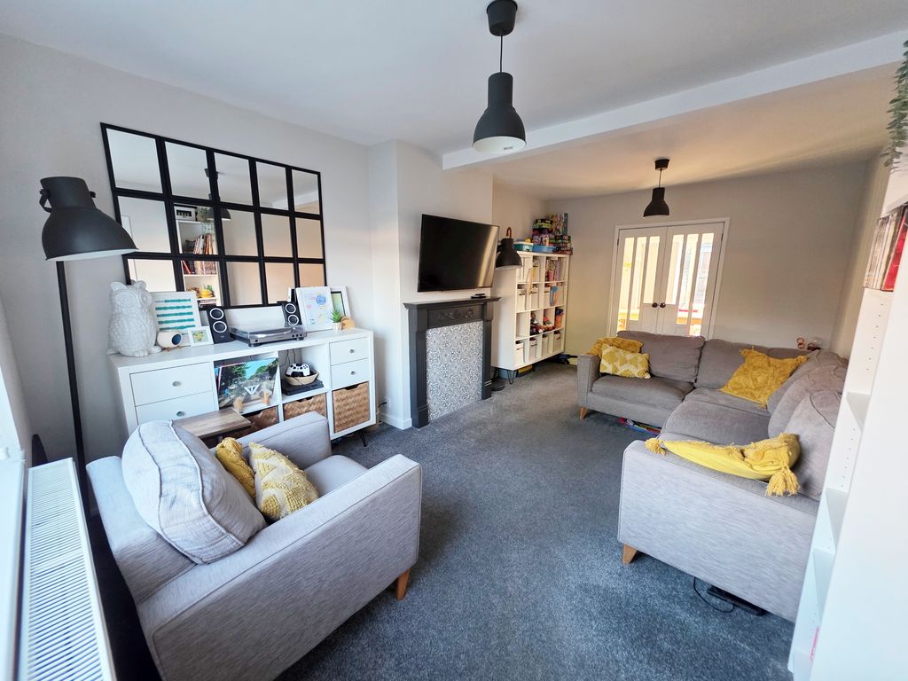 Property photo 3 of 17 1000123249