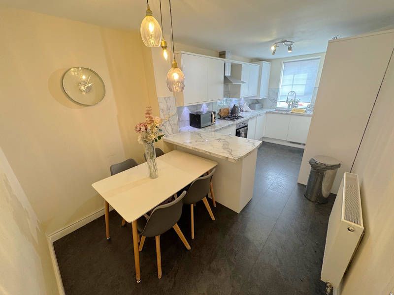 Property photo 2 of 25 Dining Kitchen
