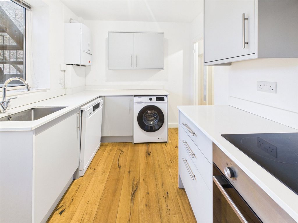 Property photo 2 of 12 Picture No. 16