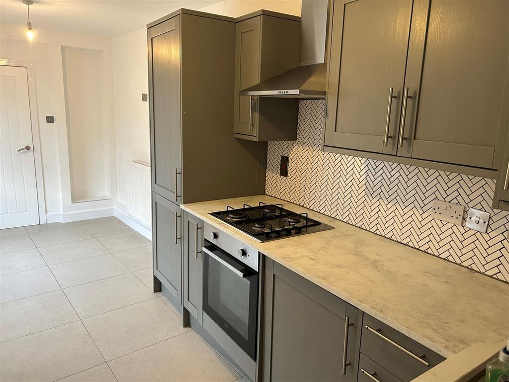 Property photo 2 of 8 Modern Kitchen With Stylish Cabinets And Tiling...