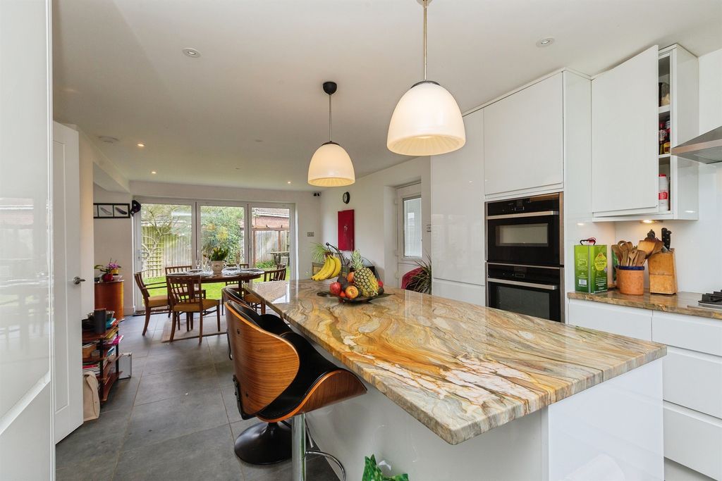 Property photo 3 of 29