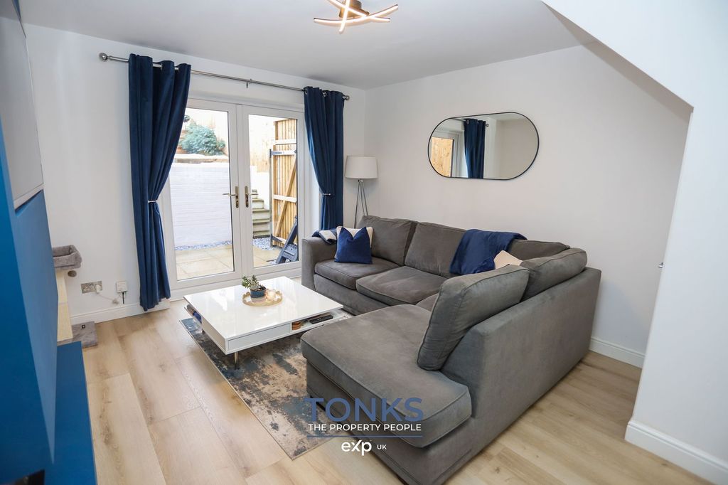 Property photo 2 of 17