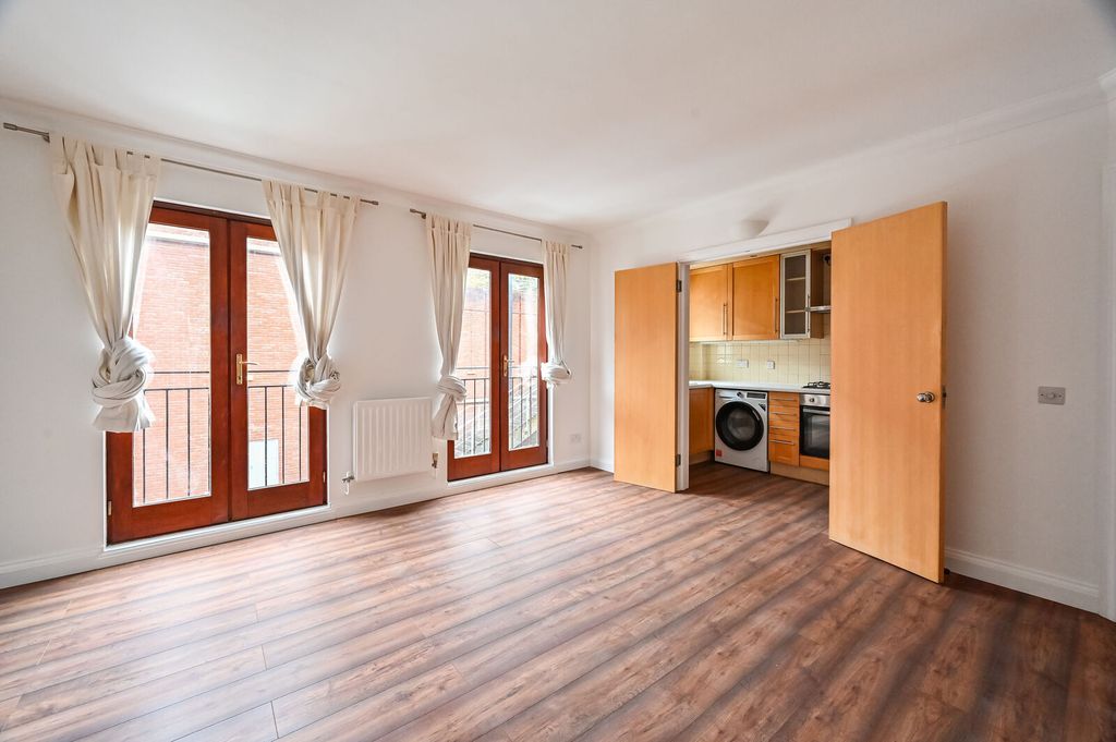 Property photo 1 of 8