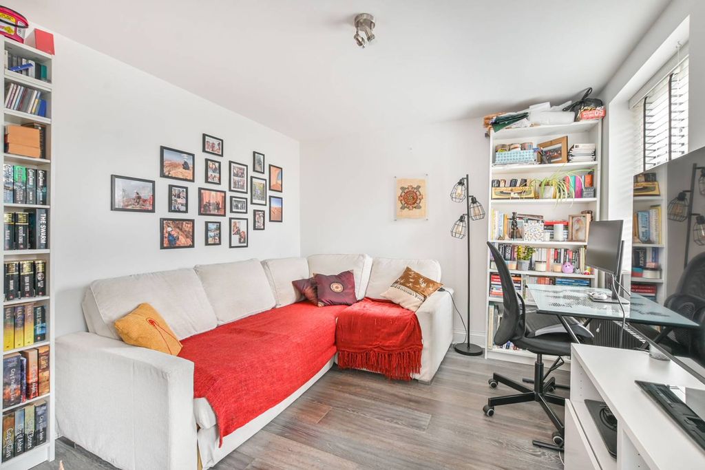 Property photo 1 of 8