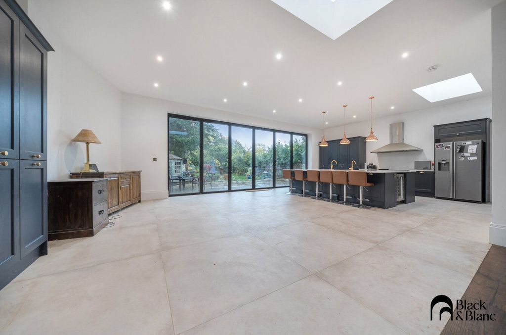 Property photo 3 of 38 Kitchen