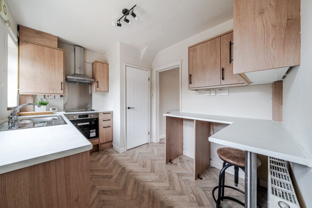 Property photo 3 of 21 Kitchen