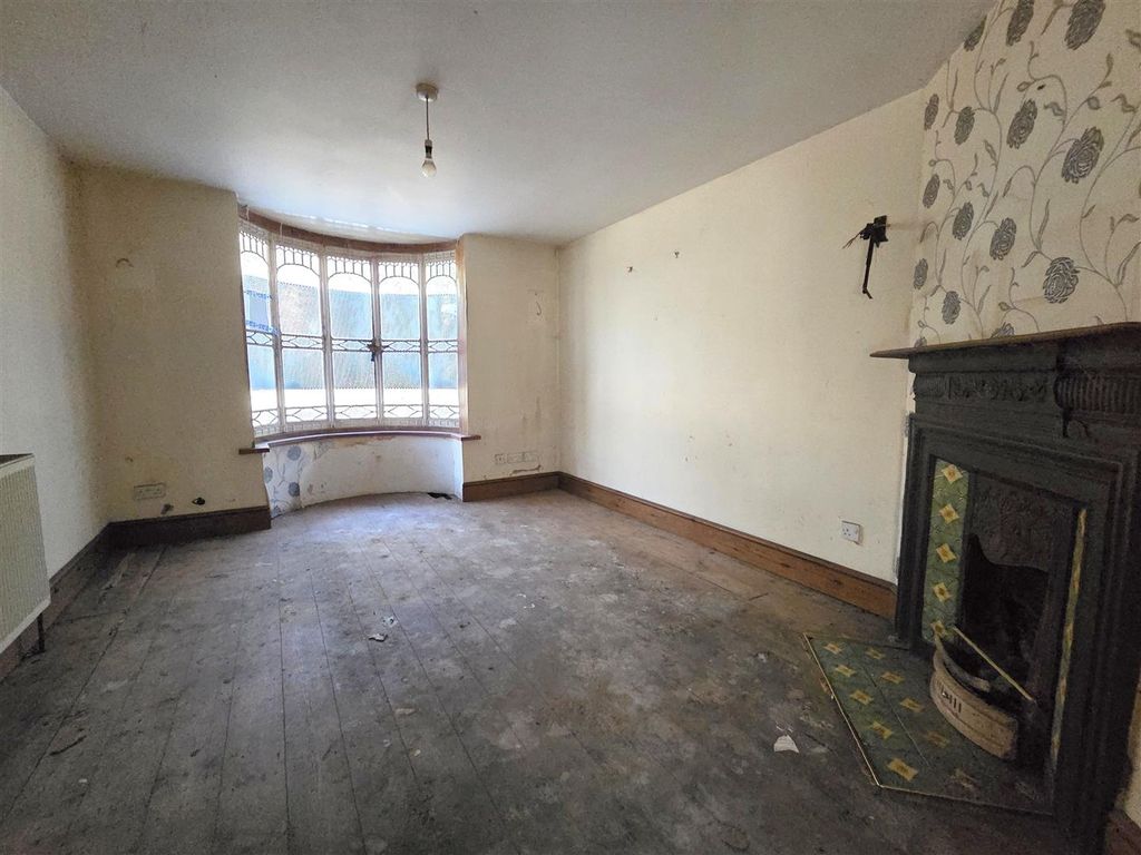 Property photo 2 of 23 Lounge