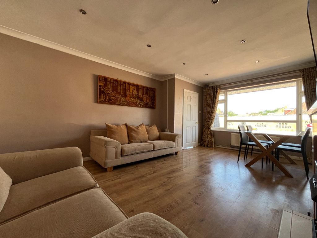 Property photo 3 of 17 5206222