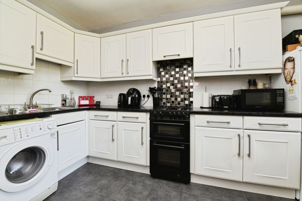 Property photo 2 of 17 Photo