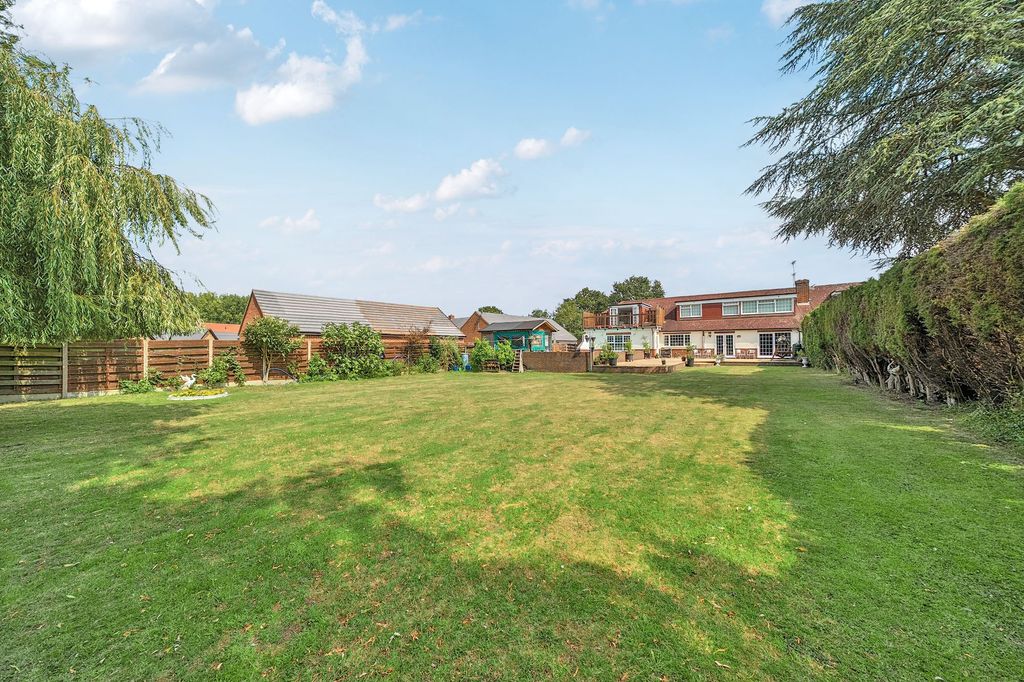 Property photo 2 of 33